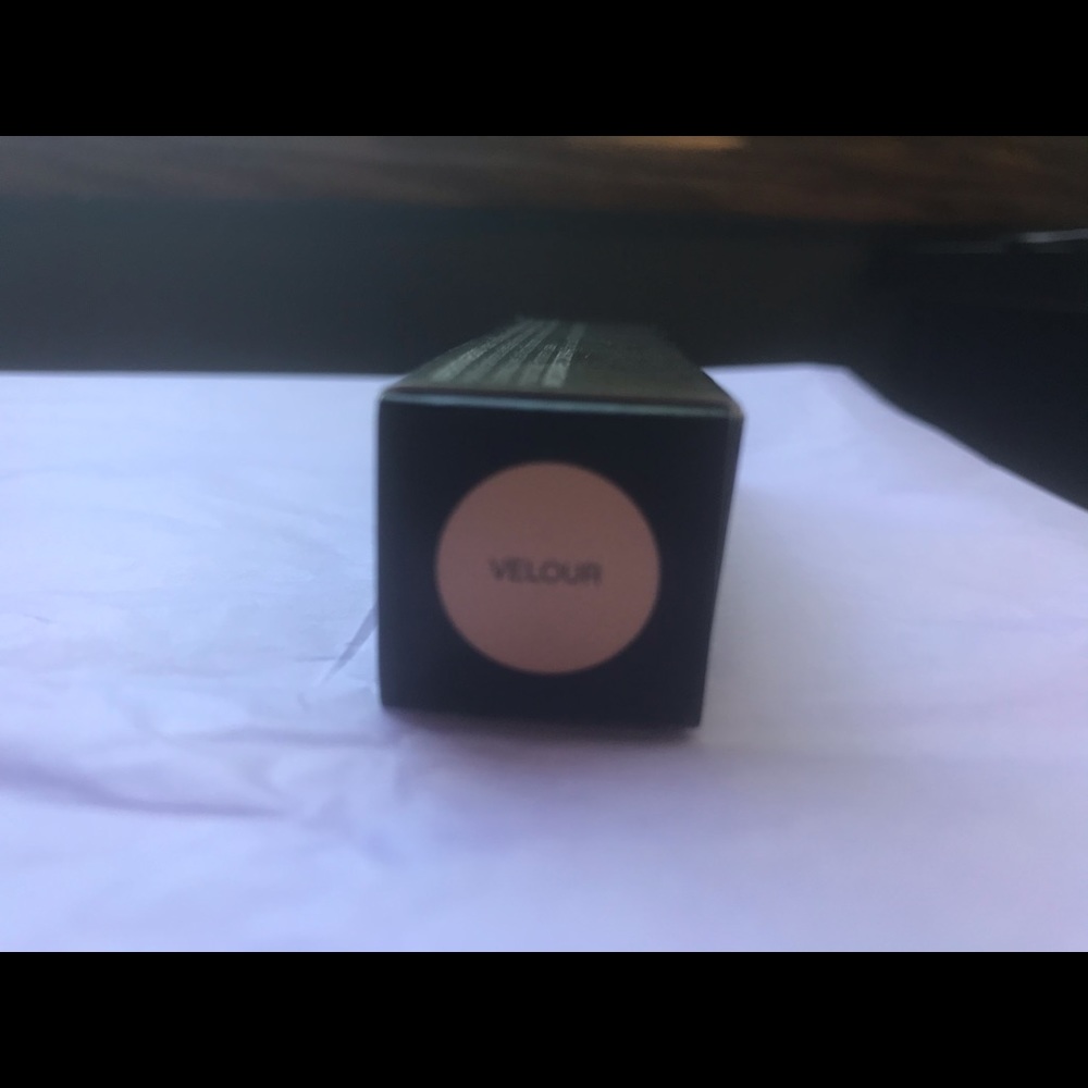 Younique Skin Perfecting Concealer - Velour